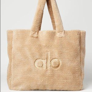NWT Alo Yoga Foxy Sherpa Tote Camel